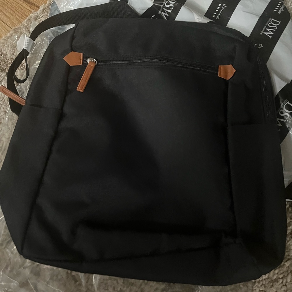 DSW black backpack 🎒 - Picture 8 of 13